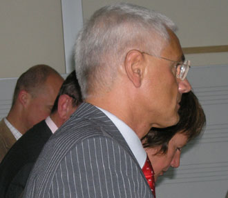 Schulleiter B. Zotz und Kultusministerin K. Wolff